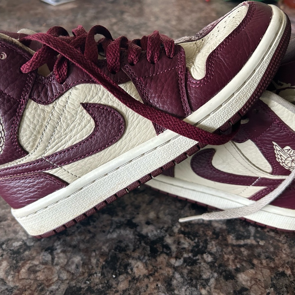 Women's Burgundy and Cream Air Jordan 1 SE mid split-beach cherrywood
